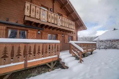 L'établissement Les Griottes, véritable chalet de montagne, avec Jacuzzi et Sauna en hiver