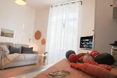 Télévision ou salle de divertissement dans l'établissement L'échappée belle, proche gare centrale