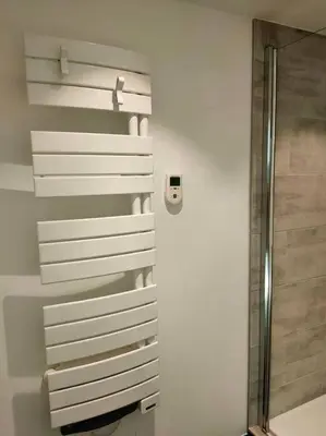 Salle de bains dans l'établissement Au pied du Château