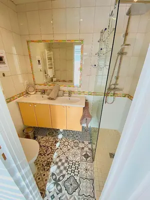 Salle de bains dans l'établissement L’appartement du Fayé avec jacuzzi privé