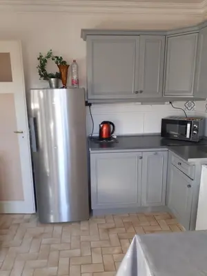 Cuisine ou kitchenette dans l'établissement Coquet appartement 6 personnes avec jardin