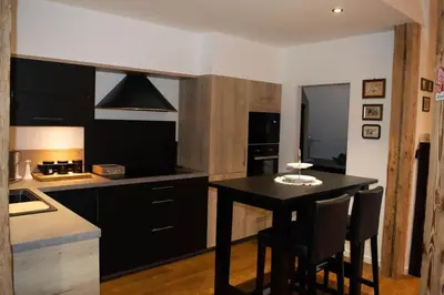Cuisine ou kitchenette dans l'établissement La Tour du Bois fleuri