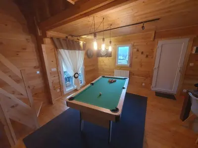 Billard dans l'établissement Chalet Cosy familial avec billard 6 pers près Gerardmer