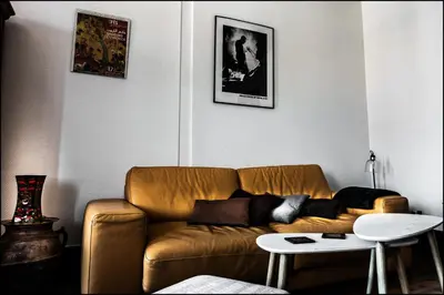 Coin salon dans l'établissement Au kouglof avec Netflix
