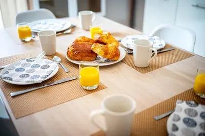 Options de petit-déjeuner proposées aux clients de l'établissement Le 54-GregIMMO-Appart'Hôtel