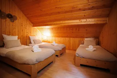 Un ou plusieurs lits dans un hébergement de l'établissement Chalet l'OURSON à Gérardmer, vue imprenable lac