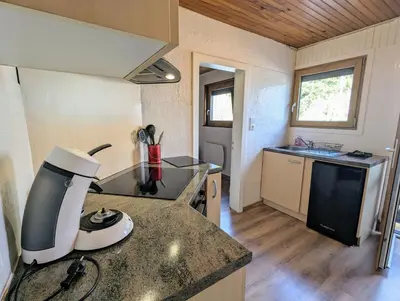Cuisine ou kitchenette dans l'établissement Charmant appartement à Gérardmer