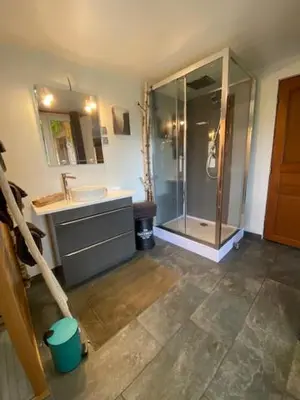 Salle de bains dans l'établissement Gîte Croc Blanc
