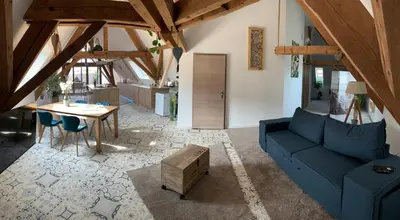Coin salon dans l'établissement Nid de cigogne