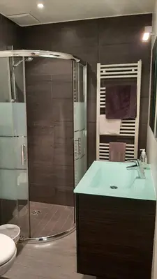 Salle de bains dans l'établissement La maison de Lili