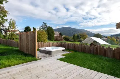 Vue générale sur la montagne ou vue sur la montagne depuis le chalet