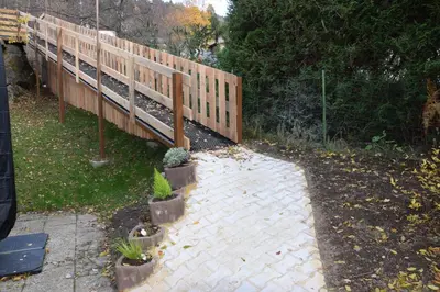 Jardin de l'établissement Chalet Les Brimbelles avec Jacuzzi