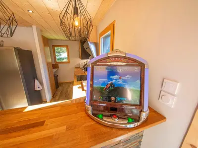 Télévision ou salle de divertissement dans l'établissement Chalet familial confortable avec spa, proche Gérardmer et station de ski, idéal été et hiver. - FR-1-589-469