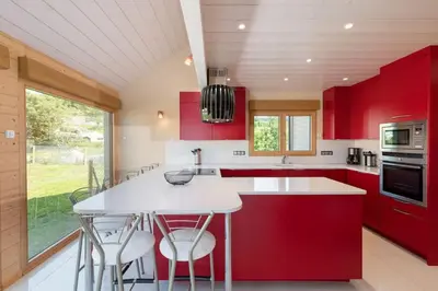 Cuisine ou kitchenette dans l'établissement Chalet d’exception avec sauna, jacuzzi, ping-pong