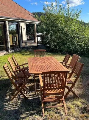 Jardin de l'établissement Chalet d’exception avec sauna, jacuzzi, ping-pong
