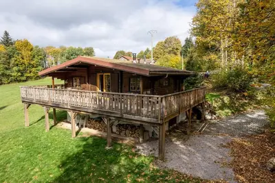 Jardin de l'établissement Agréable chalet cocooning en lisière de forêt