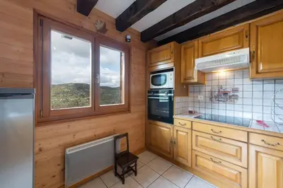 Cuisine ou kitchenette dans l'établissement Chalet avec sauna, magnifique vue et à 400m des pistes