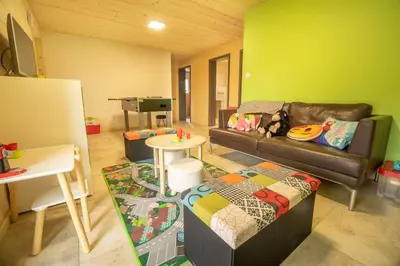 Coin salon dans l'établissement L'orée des bois, SPA et Sauna