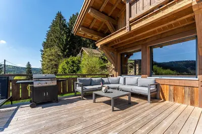 Vue générale sur la montagne ou vue sur la montagne depuis le chalet