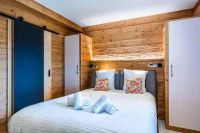 Un ou plusieurs lits dans un hébergement de l'établissement Chalet Aconit, terrasse panoramique avec jacuzzi et sauna