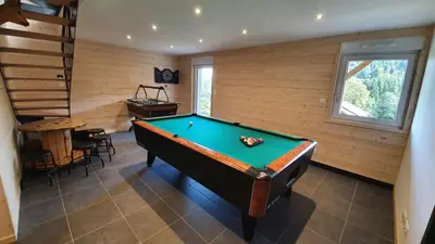 Billard dans l'établissement CHALET LES PRIMEVÈRES 4 Étoiles